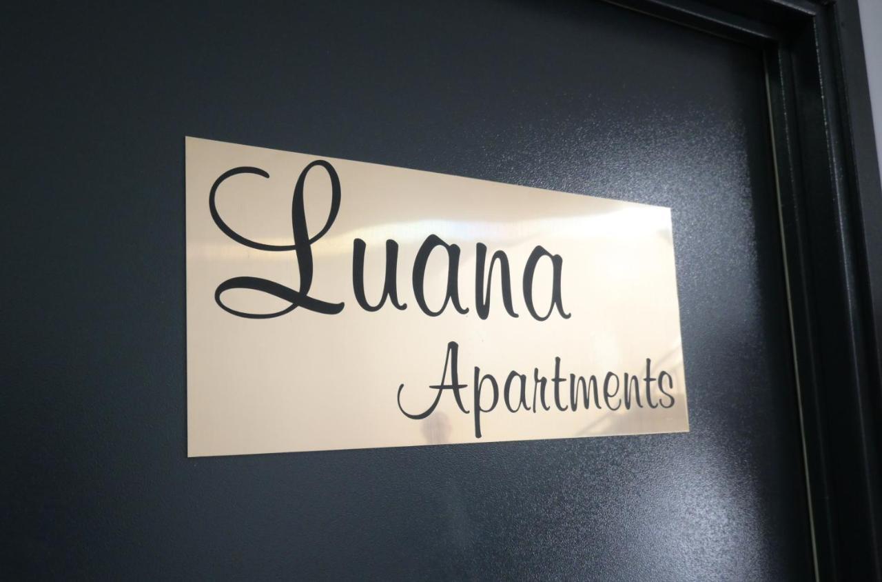 Luana Airport Apartments #7 โอโตเปนี ภายนอก รูปภาพ
