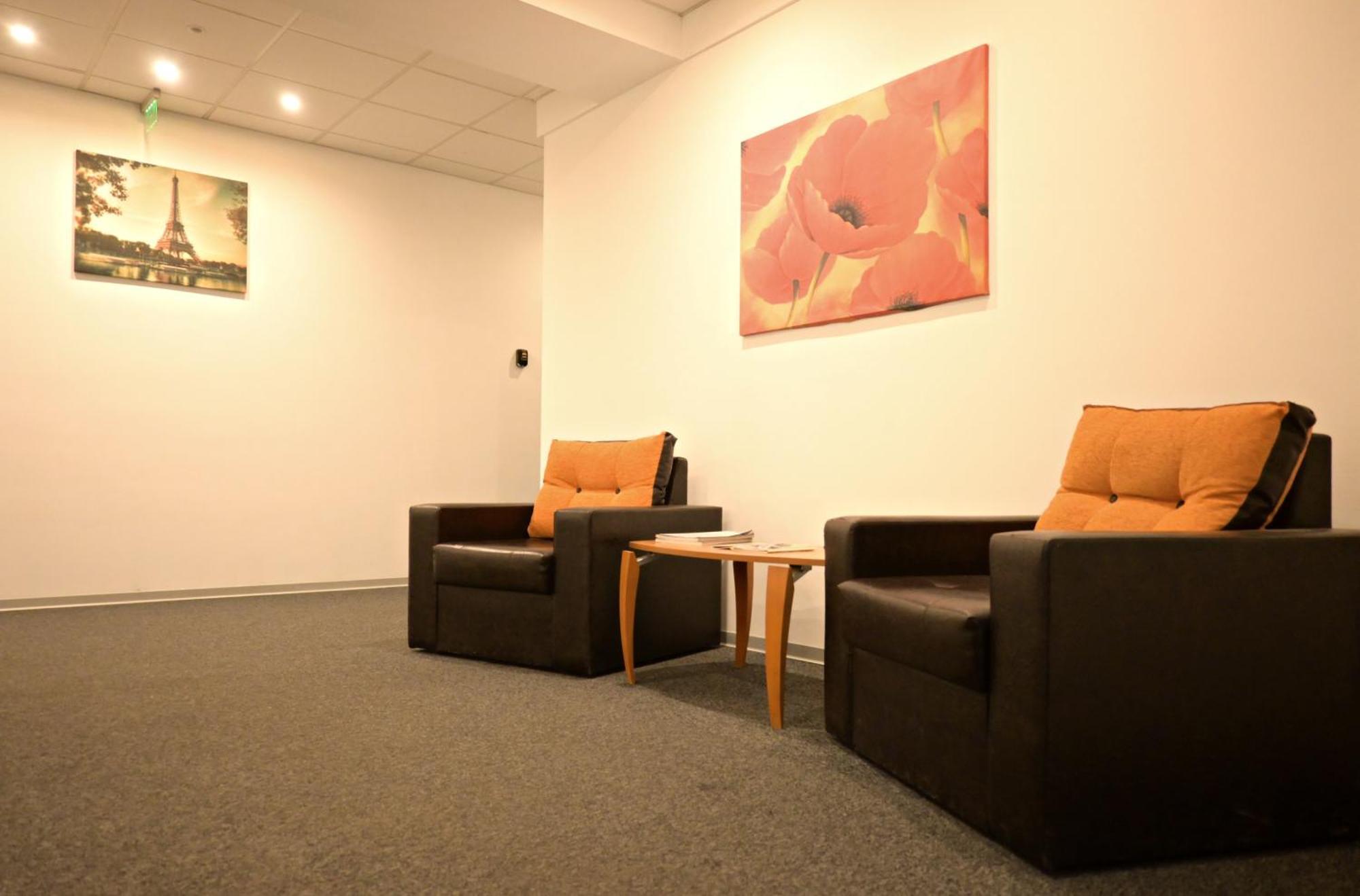 Luana Airport Apartments #7 โอโตเปนี ภายนอก รูปภาพ