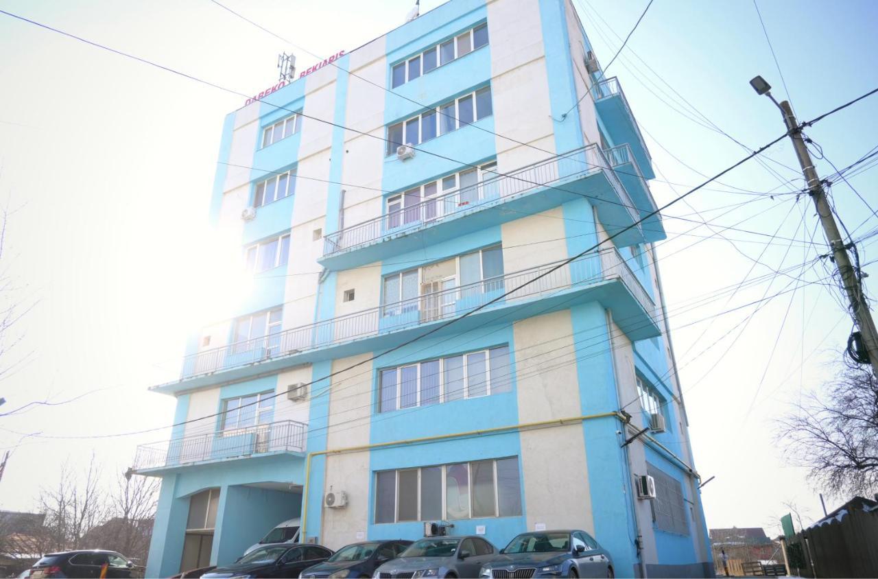 Luana Airport Apartments #7 โอโตเปนี ภายนอก รูปภาพ